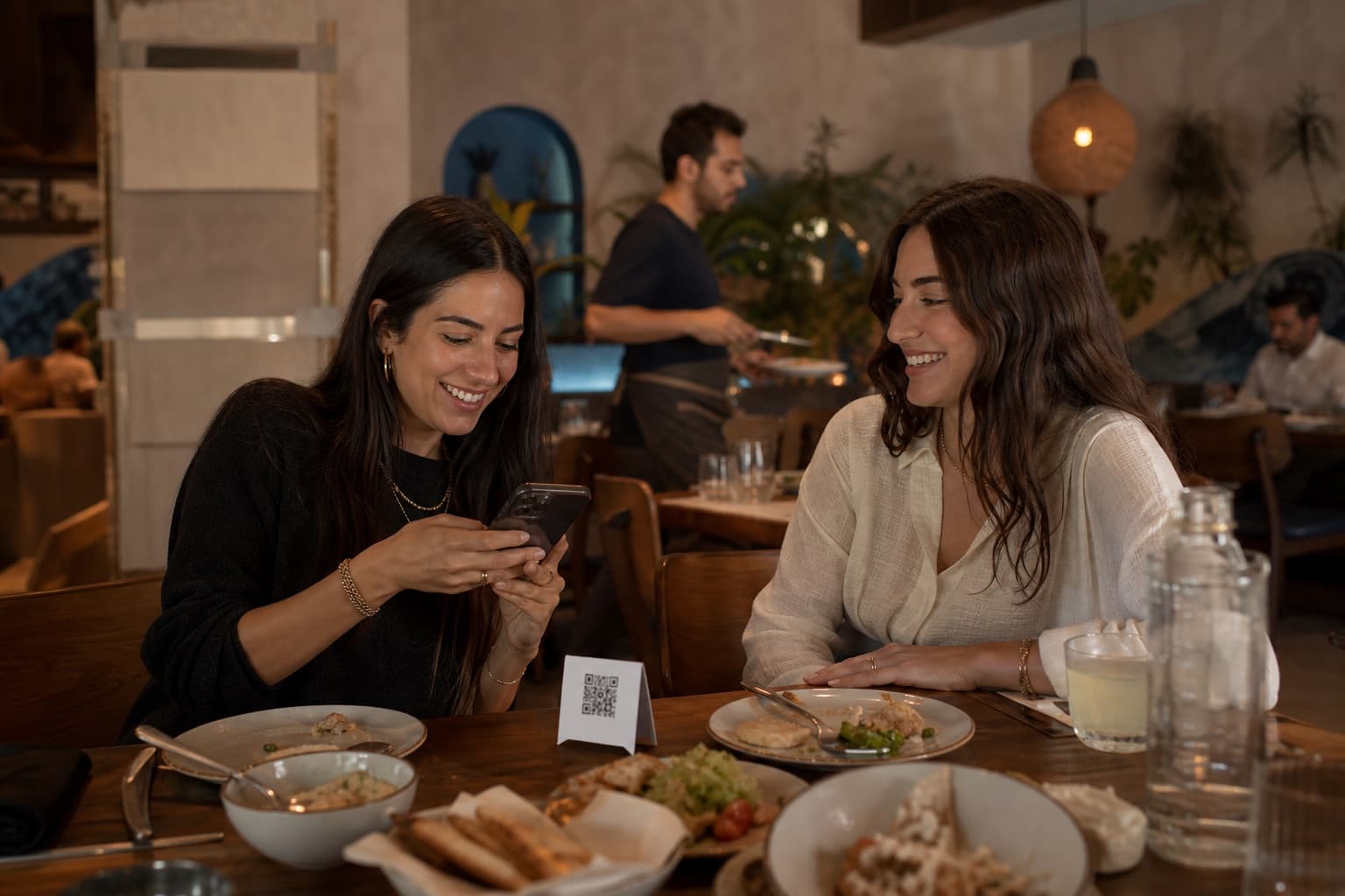 Guests using Sahtein at a restaurant table